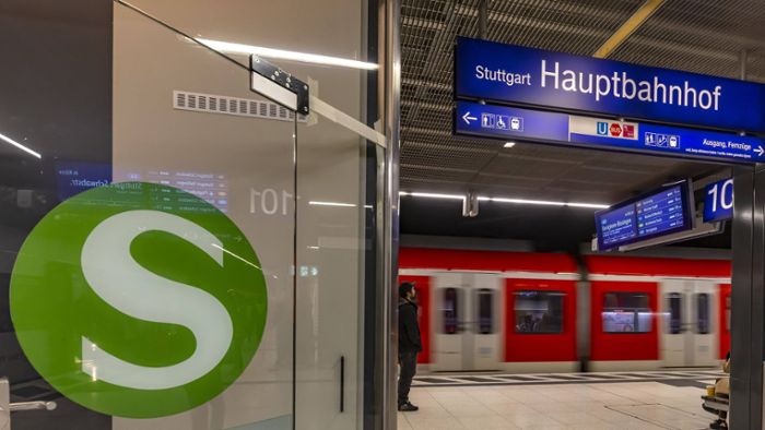 S-Bahn Stuttgart: Chaos auf der Stammstrecke: Bahnen stauen sich im Tunnel am Hauptbahnhof