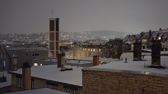Wetter in Stuttgart: Leichter Schneefall sorgt für weiße Landeshauptstadt und glatte Straßen