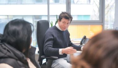 Im Jobcenter Stuttgart: Soziologe, Gärtner, Jobcenter: „Ich bin so etwas wie ein Stuttgart-Lotse“ - KRZ Plus