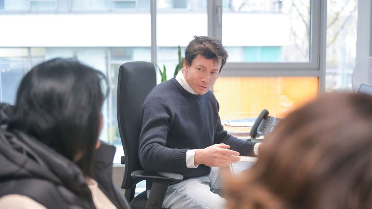 Im Jobcenter Stuttgart: Soziologe, Gärtner, Jobcenter: „Ich bin so etwas wie ein Stuttgart-Lotse“ - KRZ Plus