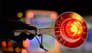 Esslingen: Flucht vor Polizeikontrolle: 24-Jähriger gefährdet andere Autofahrer - Esslingen