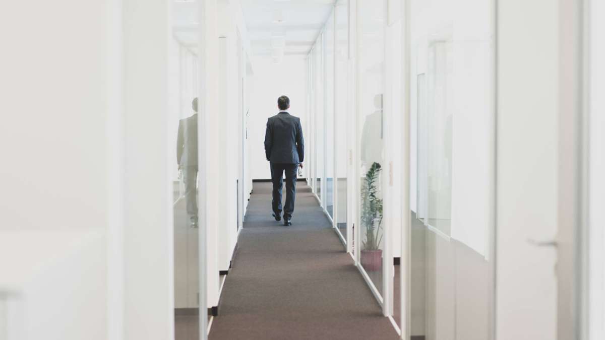 Betriebsseelsorge in Stuttgart: „Der Verlust des Arbeitsplatzes ist vergleichbar mit einem Trauerprozess“ - Wirtschaft