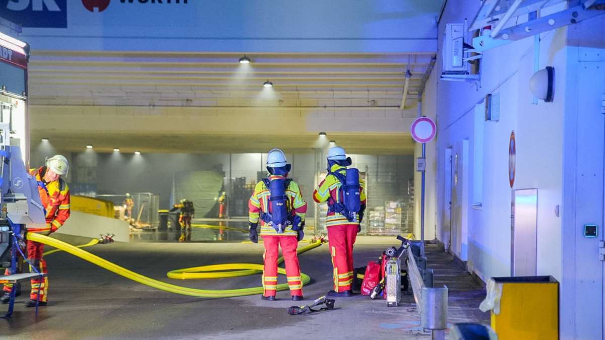 Brand in Filderstadt: Rauchentwicklung in Einkaufszentrum sorgt für Großeinsatz der Feuerwehr