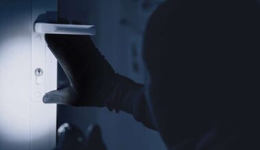 Polizei sucht Zeugen: Einbruchserie über den Jahreswechsel: Schmuck und Bargeld in Stuttgart gestohlen