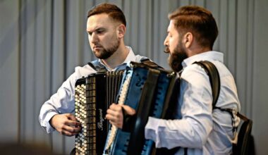 Konzert mit Instrument des Jahres: Zwei Meister am Akkordeon: Fellbachs Gala begeistert in der Schwabenlandhalle