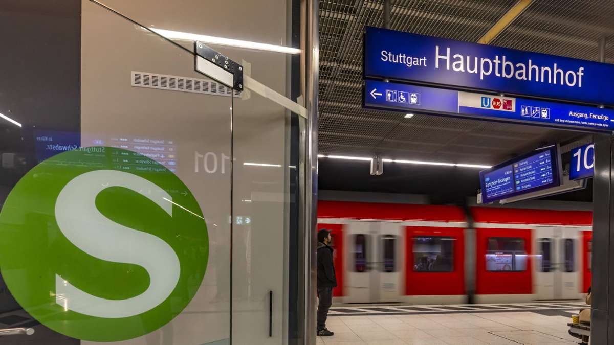 S-Bahn Stuttgart: Chaos auf der Stammstrecke: Bahnen stauen sich im Tunnel am Hauptbahnhof