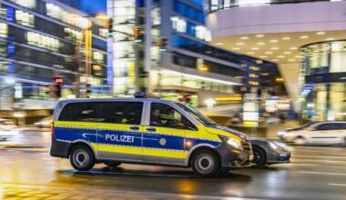 „Solidarität mit Rojava“: Tausende bei Demo in Stuttgart – Polizeibeamte mit Pyrotechnik beworfen