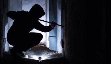 Stuttgarter Polizei sucht Zeugen: Unbekannte brechen während der Ferien in Kindergärten und Schulen ein