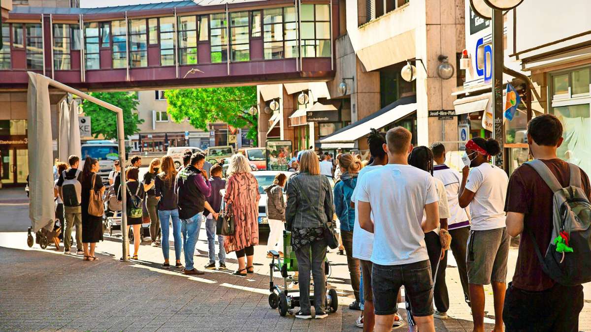 Bürgerbüros Stuttgart: Endlich Besserung in den Bürgerbüros? - KRZ Plus