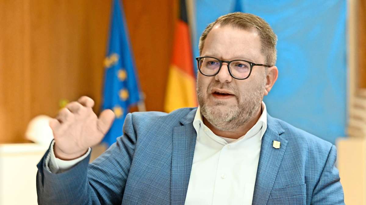 Kornwestheim: Kürzungen, Wirtschaftssorgen und Geflüchtete – OB schwört auf hartes 2026 ein - KRZ Plus