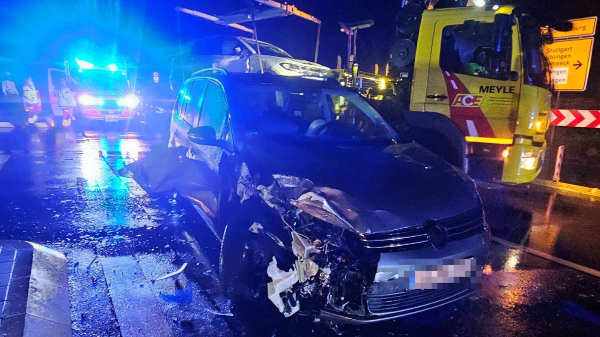 Unfall im Kreis Ludwigsburg: Auto überschlägt sich auf L1144 zwischen Aldingen und Pattonville