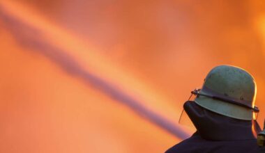 Brand in Esslingen: Feuerwehr rückt aus – Mülleimerbrand mit hohem Schaden - Esslingen