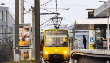 Unfall in Stuttgart-Nord: Auto im Gleisbett – zeitweise Verspätungen und Ausfälle im Stadtbahnverkehr