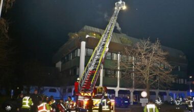Korntal-Münchingen: Neun Verletzte bei Brand in Mehrfamilienhaus – drei Feuerwehrleute darunter