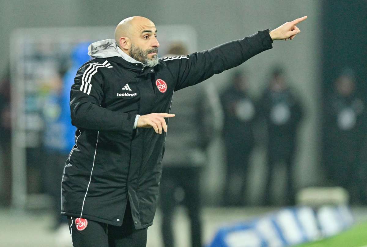 Javier Pinola vertrat den gesperrten Chefcoach Miroslav Klose.