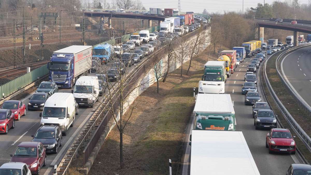 Marode Brücken in Stuttgart: Verkehrsbehinderungen auf B 10 und B 27 durch Erkundungsbohrungen - Startseite
