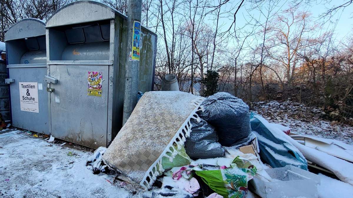 System vor dem Kollaps?: Altkleidercontainer im Kreis Esslingen vermüllen – Sammlung nicht mehr rentabel - Kreis