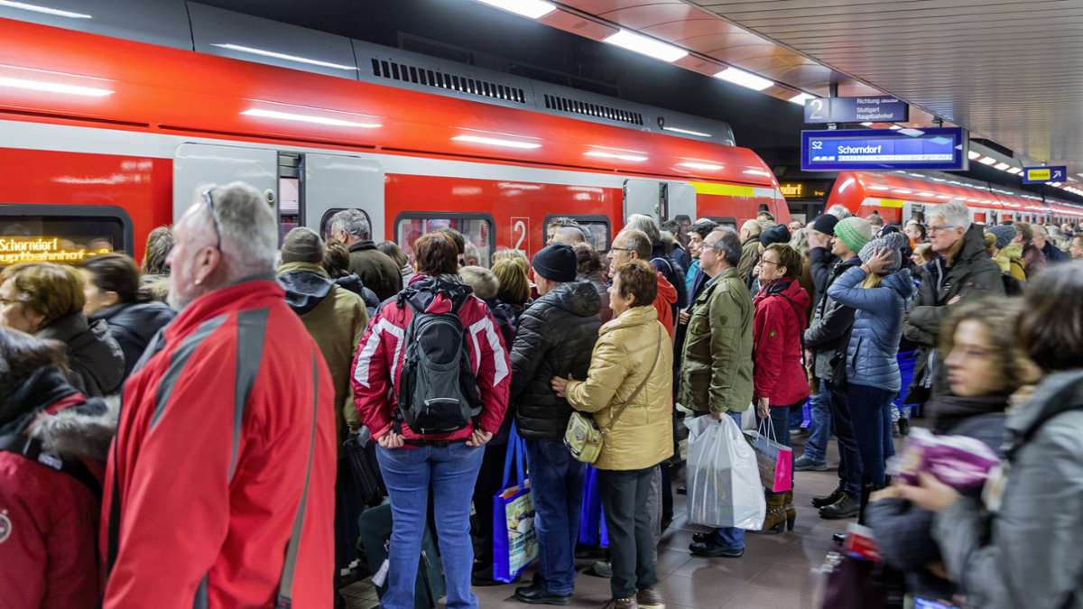 S-Bahn Stuttgart: Chaos dauert auch am Nachmittag an: Weiterhin viele Verspätungen und Ausfälle