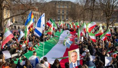 Iran-Demo in Stuttgart: Ein Galgen für den Ajatollah und Lobgesänge auf den Schah - KRZ Plus