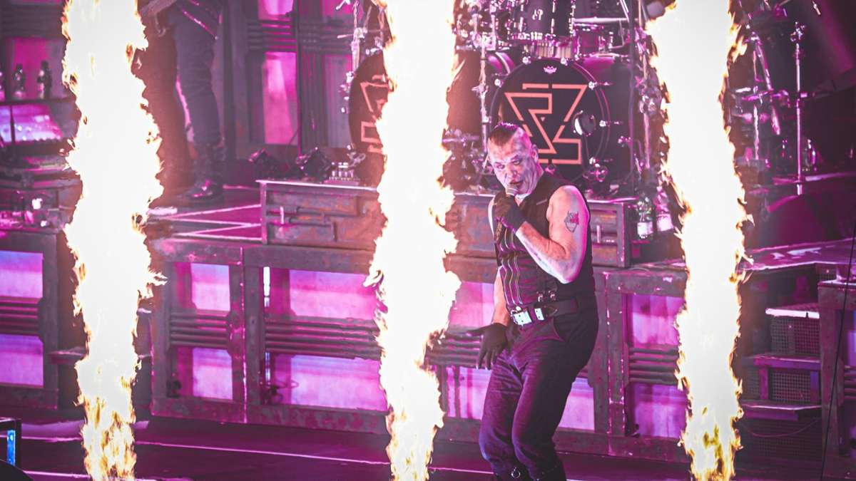 Stahlzeit begeistert 2000 Fans in Hof mit Rammstein-Tribute