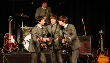 Absolut echt und authentisch: die Tribute-Band „The Love Beatles“ im Festsaal der Freiheitshalle.