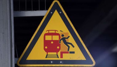 Im Nürnberger Land: Mit Freunden auf fahrenden Zug gesprungen – Zwölfjährige stirbt