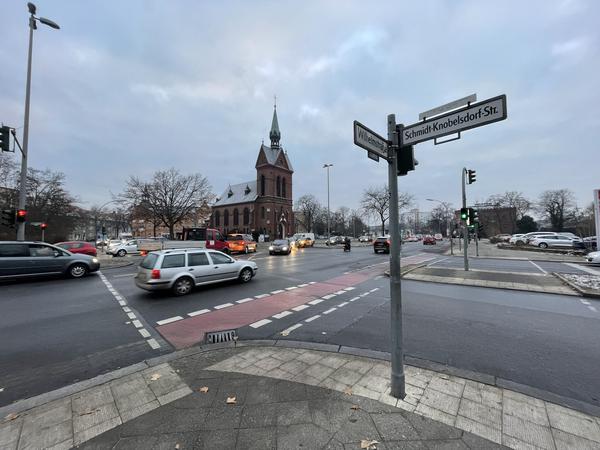 Der Melanchthonplatz mit der Melanchthonkirche - die Haltestelle liegt direkt am Platz und soll den Namen behalten.