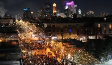 Mahnwache in Minneapolis nach einem erneuten tödlichen Schusswaffenvorfall. Ein Beamter der Einwanderungsbehörde ICE hatte einen 37-Jährigen erschossen.