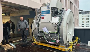 Übers Dach eingeschwebt: Poliklinik Chemnitz hat neues MRT