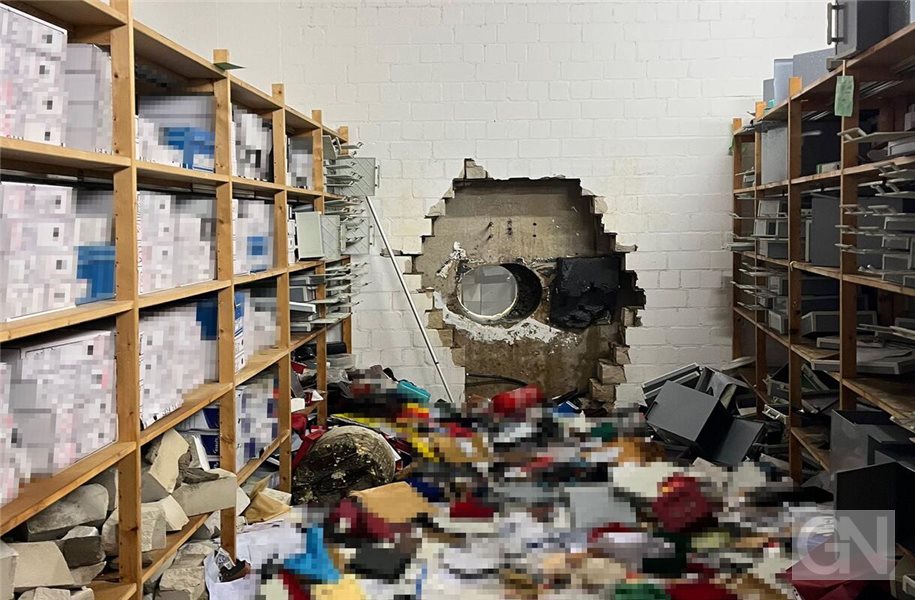 Nach dem Millionen-Einbruch in Gelsenkirchen fühlen sich Kunden schlecht von der Sparkasse informiert Foto: -/Polizei Gelsenkirchen/dpa