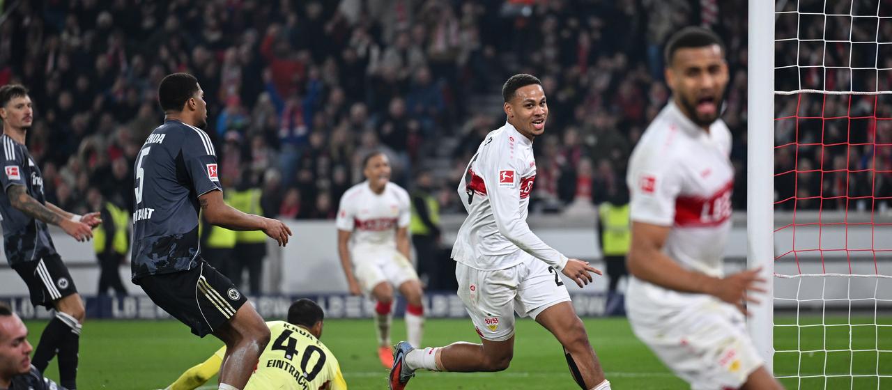 Stuttgarts Nikolas Nartey trifft zum 3:2-Siegtreffer 