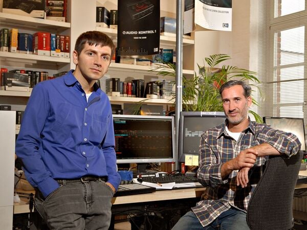 Native Instruments. Musiksoftwarefirma aus Berlin Kreuzberg, Daniel Haver (Bart) und Mate Galic © Mike Wolff