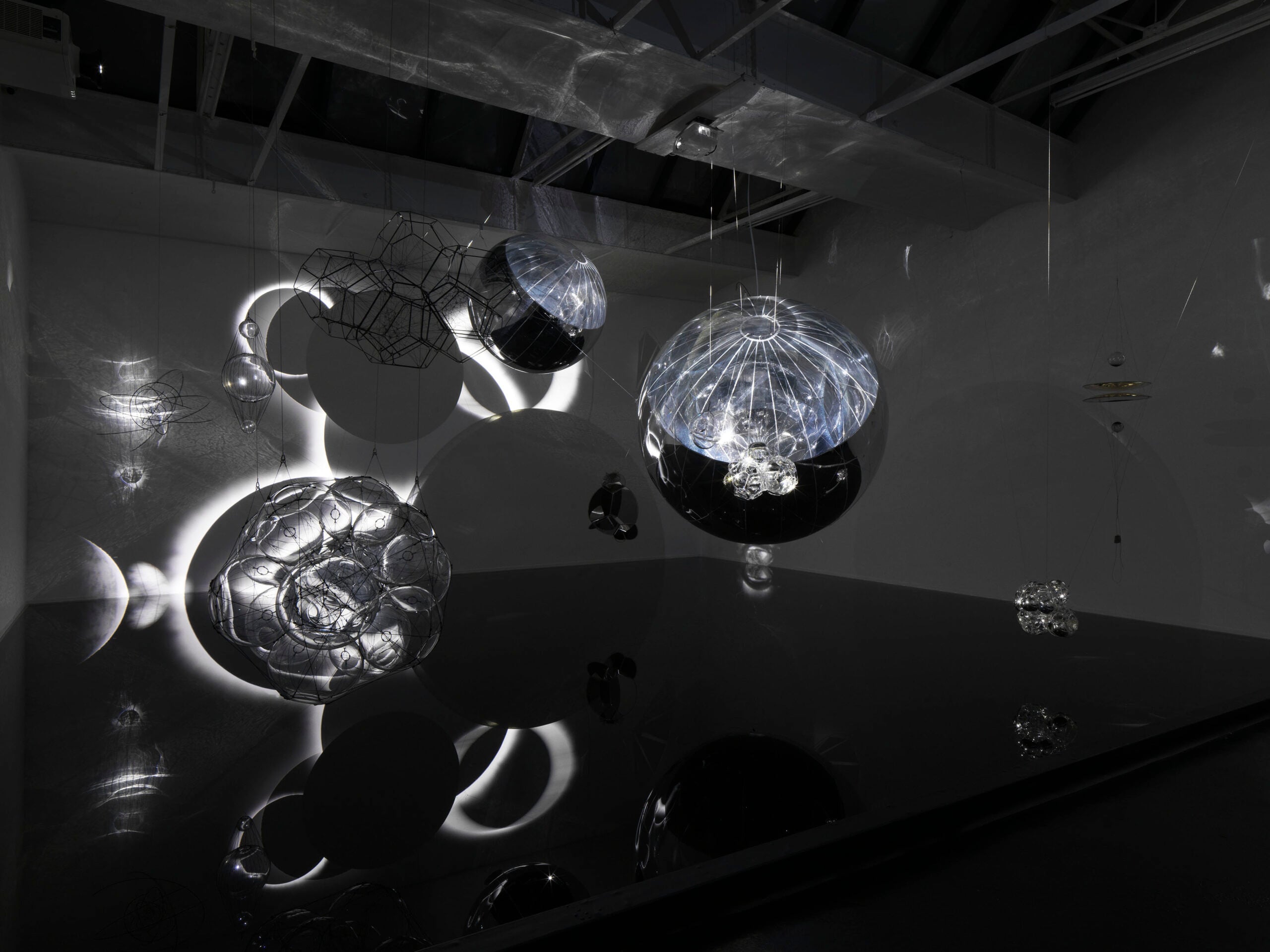 © Tomás Saraceno. Courtesy the artist and neugerriemschneider, Berlin. Foto: Jens Ziehe, Berlin