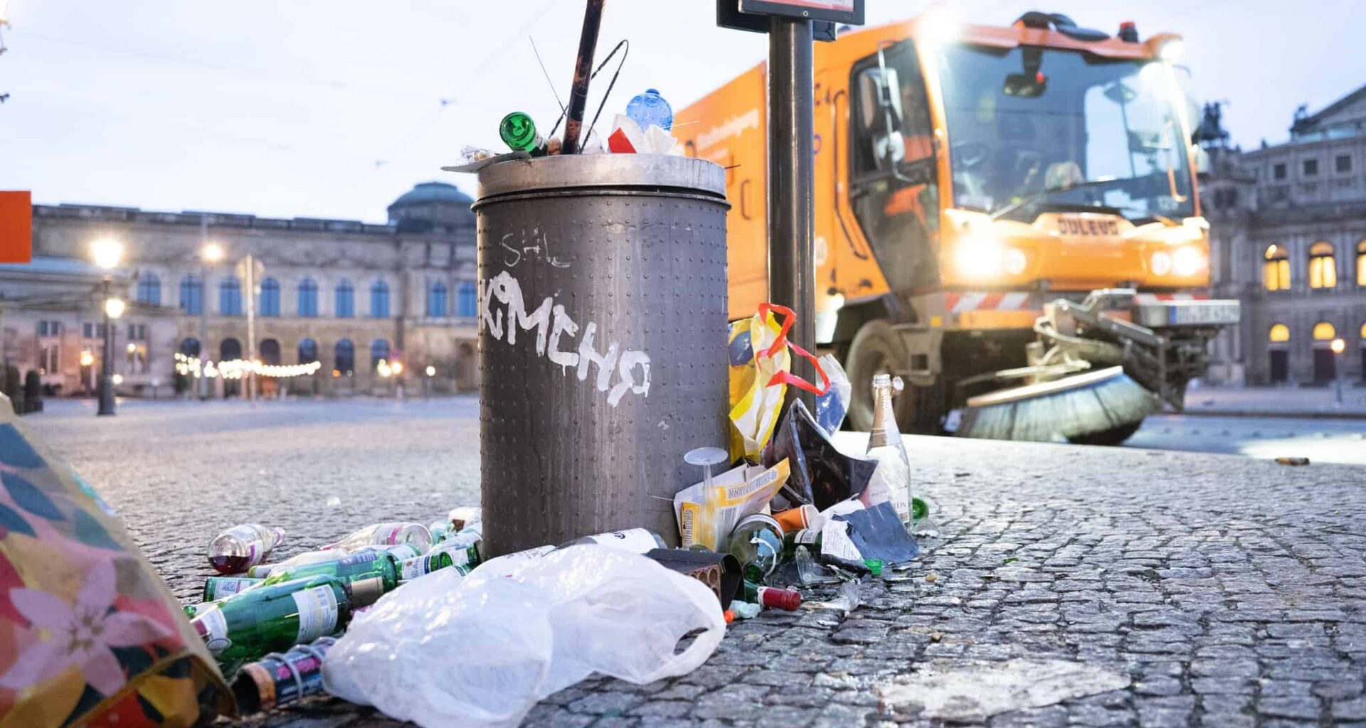 Neujahrsputz: Stadtreinigung beseitigt Silvestermüll
