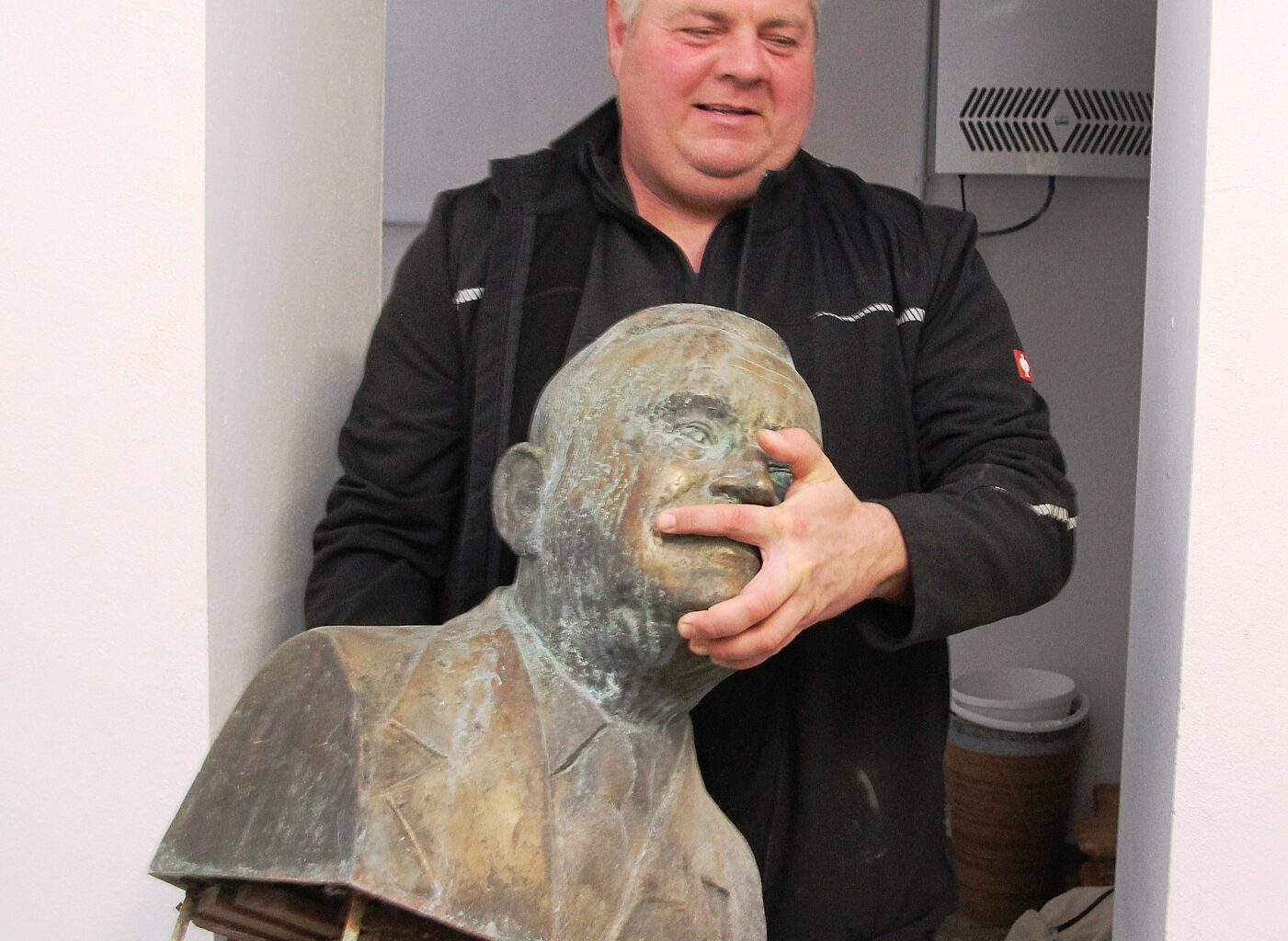 Der Bronzekopf von Max Herm lagert seit zwölf Jahren im Keller der BOS Kirchmöser