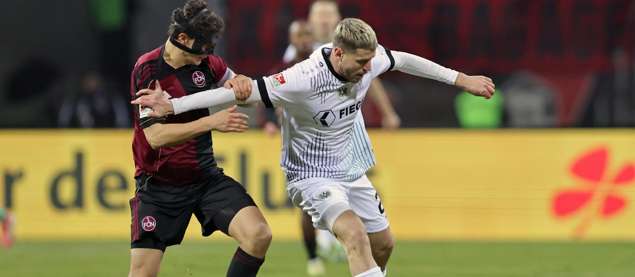 Fabio Gruber im Zweikampf mit Imad Rondic