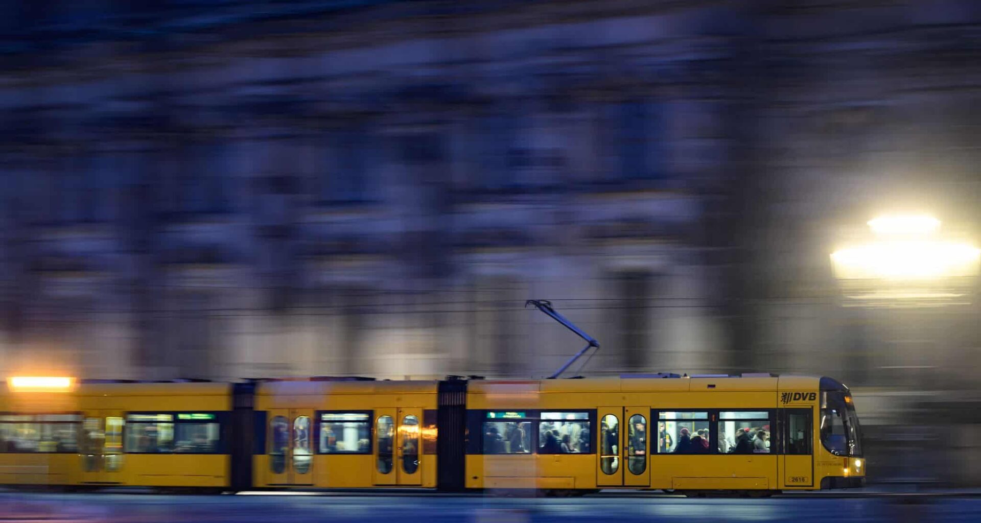 Starker Schneefall führt zu Umleitungen und Verspätungen im Verkehr