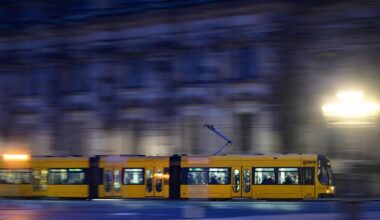 Starker Schneefall führt zu Umleitungen und Verspätungen im Verkehr