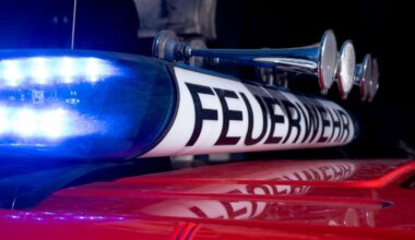 92-Jähriger fährt mit seinem Auto gegen Baum und wird verletzt