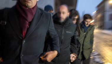 Was über den Betreiber der Bar in Crans-Montana bekannt ist