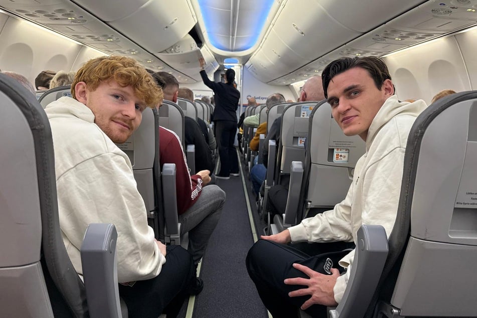 Die beiden neuen Dynamos Robert Wagner (22, l.) und Thomas Keller (26) im Dynamo-Flieger.