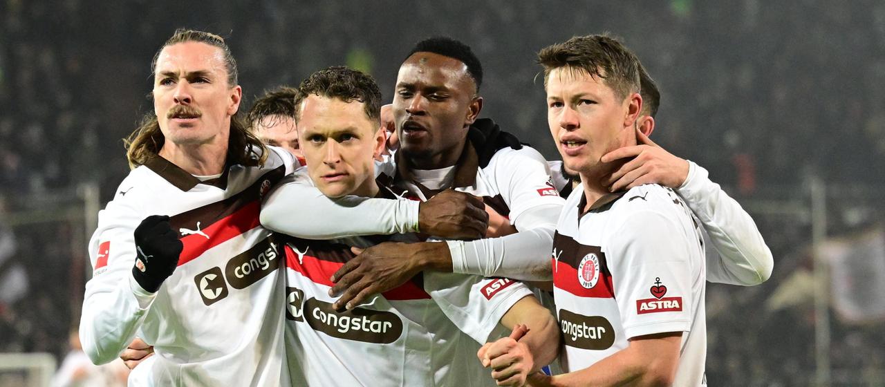 St. Pauli bejubelt den Ausgleich gegen RB Leipzig | Witters St. Pauli bejubelt den Ausgleich gegen RB Leipzig