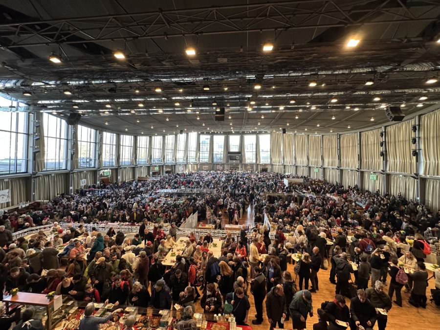 25.000 Euro für soziale Projekte: IWC Karlsruhe spendet beim Weihnachtsfest in der Karlsburg