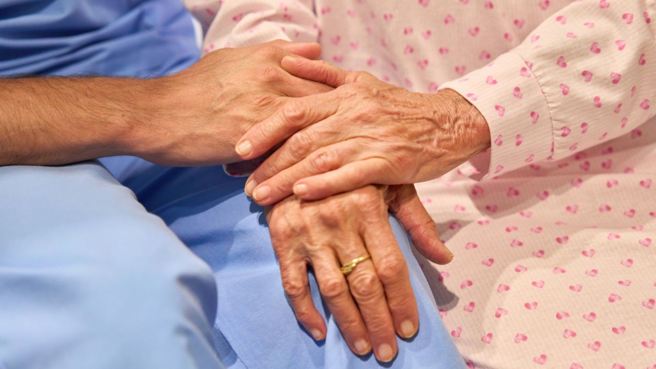 Für Pflege im Heim müssen Bremer bundesweit am meisten dazuzahlen