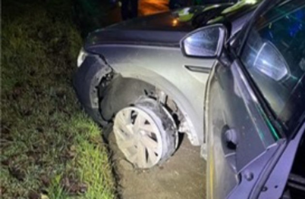 POL-WES: Duisburg/Oberhausen/Bottrop/Dinslaken: Verfolgungsfahrt - Polizei schnappt ...