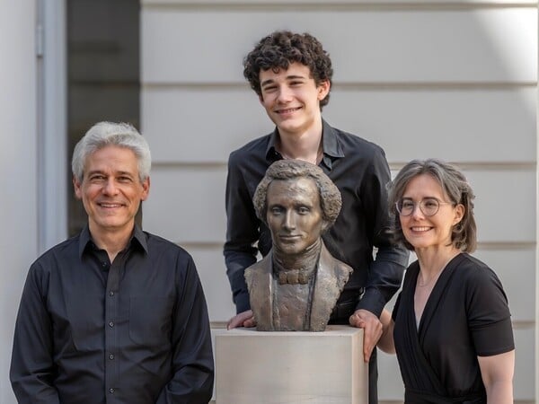 Pianist Vladimir Stoupel, Geigerin Judith Ingolfsson mit ihrem Sohn Alan - PR-Foto Mendelssohn-Remise