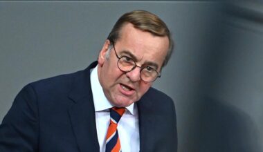 Boris Pistorius spricht in der Generaldebatte im Bundestag zum Haushalt.