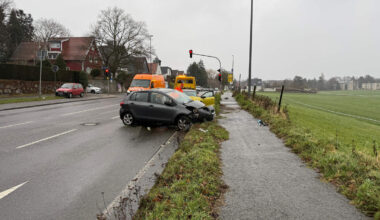 Auf der Adenauerallee ist es am Donnerstag zu einem Abbiegeunfall gekommen.