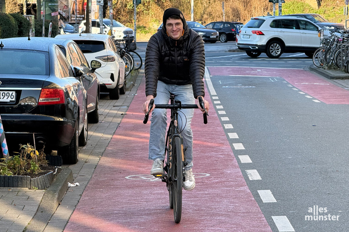 Organisator Richard Vienenkötter auf seiner Leeze. (Foto: Michael Bührke)