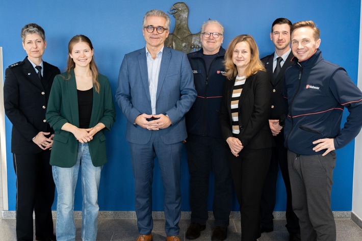 POL-AC: Musik, die berührt und bewegt: Polizei Aachen spendet 5700 Euro aus dem Adventskonzert für soziale Initiativen